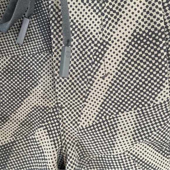 lululemon shorts 867 men large - Picture 4 of 6